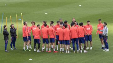 Buen ambiente en el entrenamiento del Atl&eacute;tico antes de medirse al Girona.