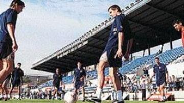 <B>EN CÉSPED ARTIFICIAL</B>. El Barça se entrenó ayer en el campo de la Gramenet.
