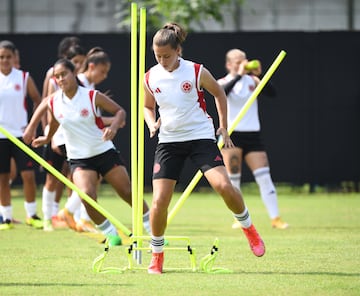 La Selección Colombia Femenina Sub-17 entrenó este lunes pensando en el debut del Mundial ante España este miércoles 12 de octubre.