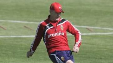 <b>APROBADO. </b>Javier Aguirre, en la sesión matutina del miércoles, está apuntando bien hacia su objetivo: dejar al Zaragoza en Primera.