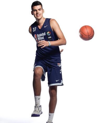 Estuvo en un campamento NBA, brilla en Argentina y sueña con la Roja: “Acá es más profesional”
