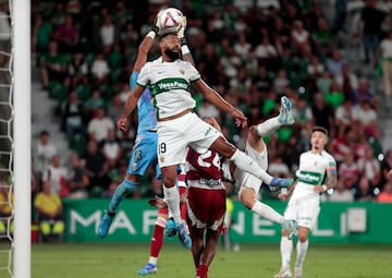 Marc Martínez ante Mourad en Elche,