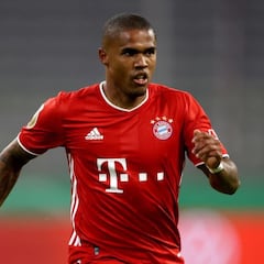 Douglas Costa arrives in Los Angeles to sign for the Galaxy