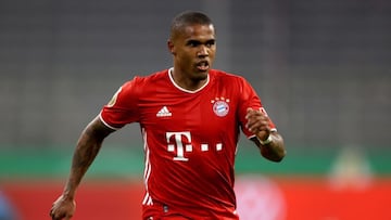 Douglas Costa arrives in Los Angeles to sign for the Galaxy