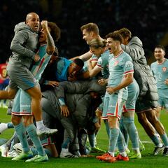 Sorloth regala el liderato al Cholo