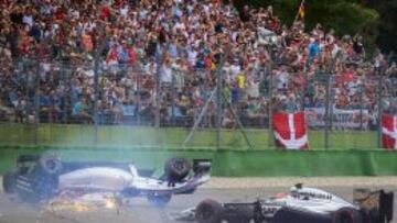 El Williams de Felipe Massa boca abajo tras su colisión con Magnussen en el GP de Alemania.