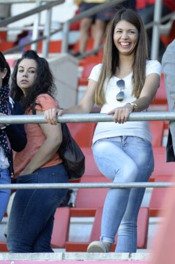 Aficionados en el partido benéfico.