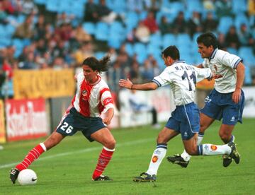 El de Córdoba debuta con el Atlético de Madrid en la temporada 1998-99. Tras la temporada del descenso se marchó al Real Oviedo.