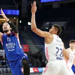 El Efes le da al Madrid un baño de realidad en Estambul