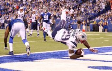 Los Patriots se impusieron a los Colts en un partido mucho m¨¢s igualado de lo que result¨® la Final de la AFC de la pasada temporada. El running back de New England, LeGarrette Blount, result¨® decisivo al conseguir dos touchdowns, 93 yardas de carrera y otras 11 de recepci¨®n.