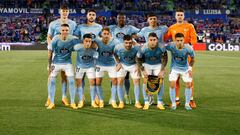 La alineación inicial del Celta en el partido contra el Getafe disputado en el Coliseum posa en los prolegómenos del encuentro.