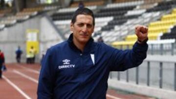 Salas alzó el puño de la victoria en el debut contra Antofagasta, en Coquimbo.