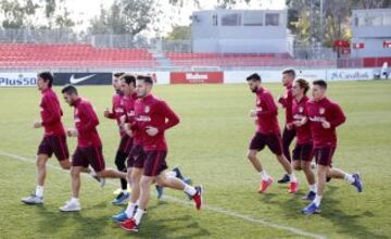 Los jugadores titulares ante el Barcelona realizaron carrera continua.