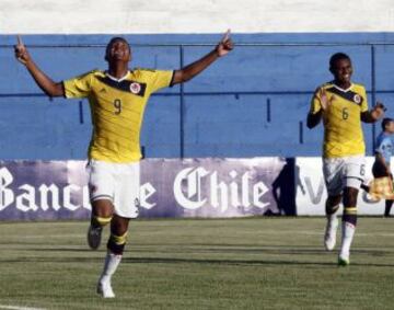 Con goles de Bolaños, Valdeblanquez, Pérez y Cuesta, el equipo juvenil de Colombia se impuso a Perú. El miércoles jugará ante Venezuela.