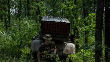 KHARKIV, UKRAINE - AUGUST 12: Ukrainian serviceman prepare and fire a GRAD multiple launch rocket system towards Russian positions in Kharkiv Oblast, Ukraine on August 12, 2022. (Photo by Wolfgang Schwan/Anadolu Agency via Getty Images)