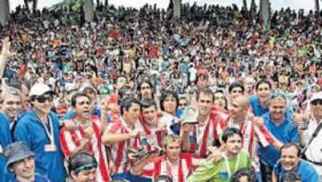 <b>BICAMPEONES. </b>Paraguay repitió el título que consiguió en la competición de 2006 tras derrotar en la final celebrada ayer a Uruguay.