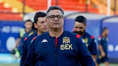 “No se respeta a los entrenadores chilenos, pero también podemos hacer cosas interesantes”