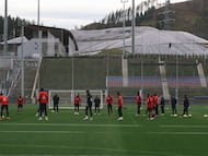 05-12-25. IMAGEN DEL ENTRENAMIENTO DEL SPORTING EN LA CIUDAD DEPORTIVA DE AREITIO.