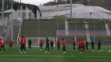 05-12-25. IMAGEN DEL ENTRENAMIENTO DEL SPORTING EN LA CIUDAD DEPORTIVA DE AREITIO.