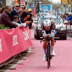 Roglic se lleva la contrarreloj entre Riccione y San Marino