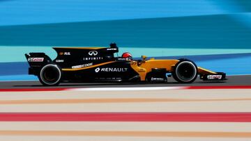 Nico Hulkenberg con el Reanult en Bahréin.
