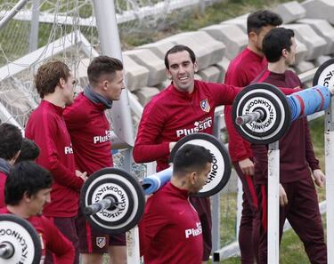 Godín back training and set to return against Barcelona