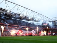 Follow all the action as it happens from the Emirates Stadium, as the league leaders look to maintain the gap.