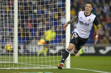 Santi Mina celebra el 0-2.