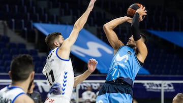 Alessandro Gentile lanza durante el Movistar Estudiantes - Acunsa GBC.