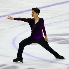 Donovan Carrillo gana medalla de plata con traje y patines prestados