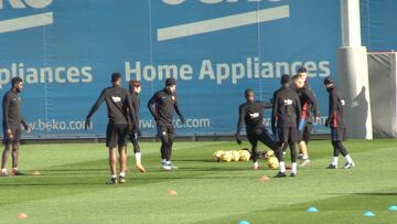 Se completa la total integración de Alcácer: súper caño en el rondo