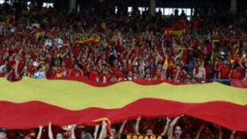 <b>POR MILES. </b>Los aficionados españoles acudirán en masa a la Eurocopa para animar a España en su reto de revalidar el título de campeones de Europa.