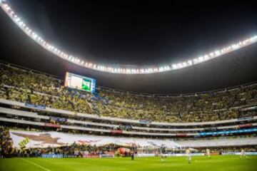 Las Águilas celebraron con un triunfo, un mosaico, un homenaje a sus delanteros históricos y un nuevo himno para el centenario.