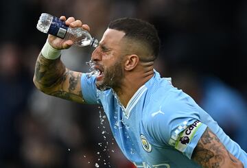 Esta imagen de Kyle Walker vertiendo agua sobre su cara antes del partido contra el Crystal Palace resultaría
premonitoria. El Palace aguó la fiesta al City en su último partido en el Etihad antes de Navidad. Los de Guardiola
ganaban 2-0 a quince minutos del final y acabaron encajando dos goles que les alejan de la cabeza de la Premier.