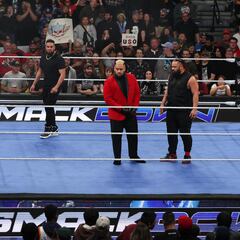 Solo Sikoa abandona a sus compañeros de The Bloodline en SmackDown