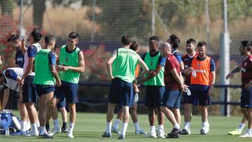 La plantilla del Levante se ejercita en Bu&ntilde;ol.