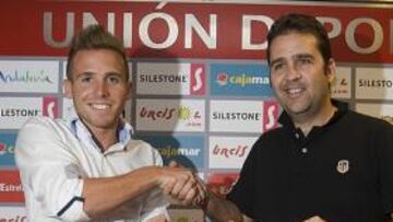 <b>EL NUEVO. </b>Aaron Ñíguez, junto a Alberto Benito.