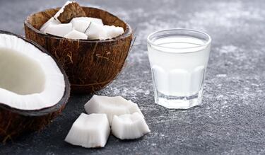 Las sorprendentes razones por las que deberías tomar agua de coco natural
