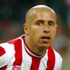 'Bofo' Bautista presenta el jersey de su partido de despedida