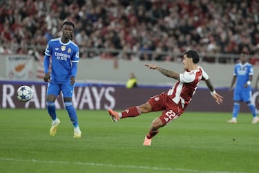 1-0. Dejada de Ayoub El Kaabi a Chiquinho, en la frontal del área del Real Madrid, para soltar un latigazo al palo derecho de Adriy Lunin y anotar el primero.