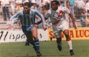 Rayo-Málaga de 1992. José Antonio Domínguez pugna por el balón con el costarricense Medford.