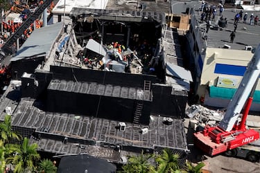 Una vista de dron muestra el sitio del derrumbe de la discoteca Jet Set en Santo Domingo, República Dominicana.