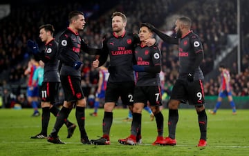 Alexis Sánchez anotó dos goles en la victoria de Arsenal sobre Crystal Palace.