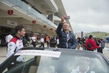 Kevin Schwanz antes de inicio de la carrera de MotoGP.