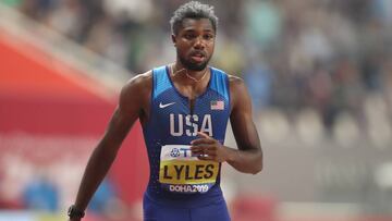 El estadounidense Noah Lyles celebra su título en los 200 metros lisos en los Mundiales de Atletismo de Doha.