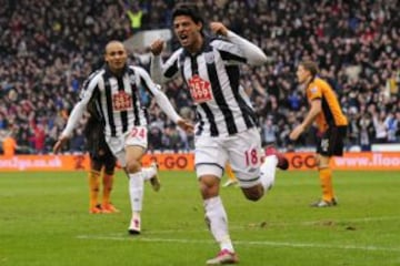 En la temporada 2010-11 Vela llegó a préstamo por 5 meses al West Bromwich, donde sólo anotó dos goles y dio una asistencia.