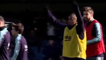 El show de Vidal tras ganarle un juego a Piqué y Suárez