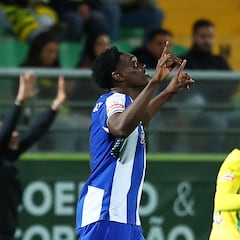 Samu desatasca a un Oporto que es más líder