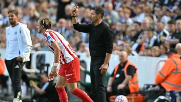 Simeone, entrenador del Atlético de Madrid, durante el amistoso ante el Newcastle.