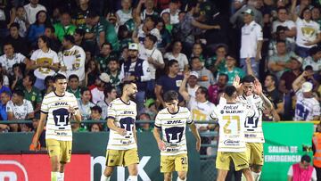 MEX8107. LEÓN (MÉXICO), 30/03/2025.- Los jugadores de Pumas celebran un gol este domingo, en un partido de la jornada 13 del torneo Clausura 2025 de la Liga MX entre León y Pumas, en el estadio León en Guanajuato (México). EFE/ Luis Ramírez